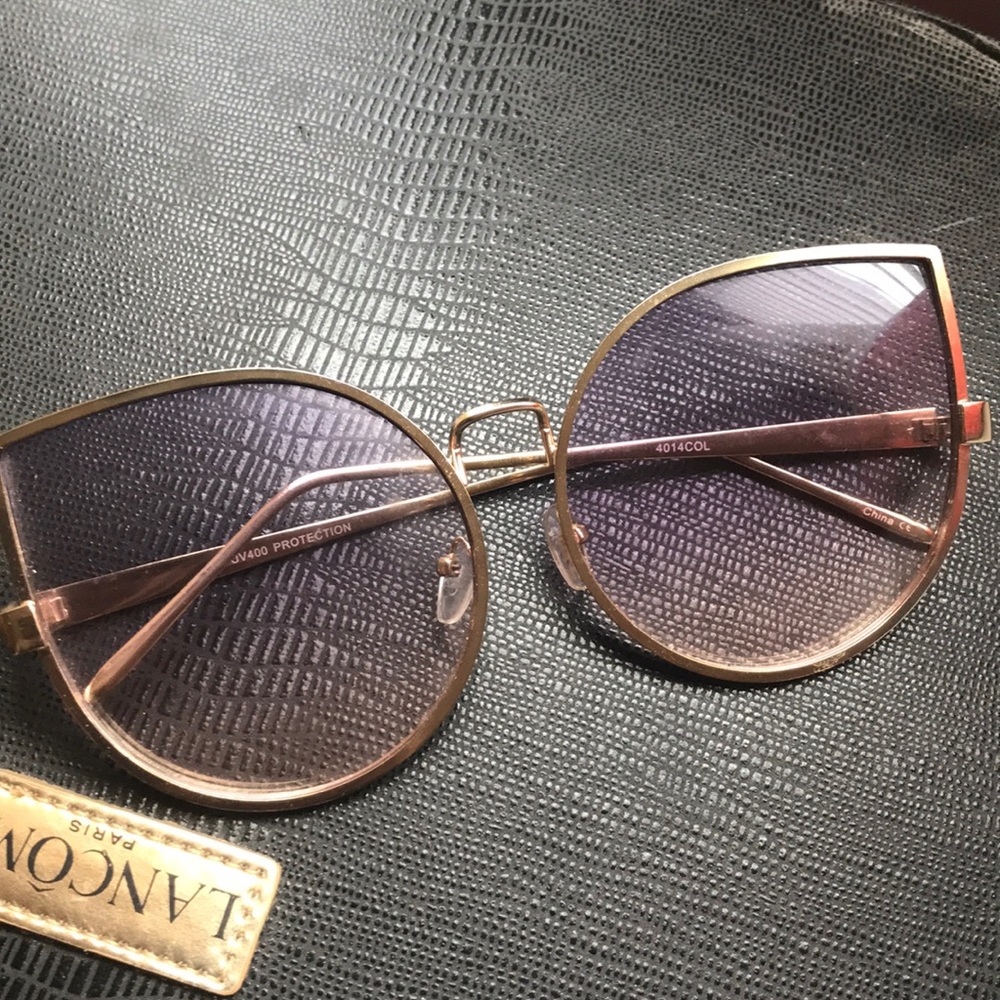 Abstract shaped sunglasses